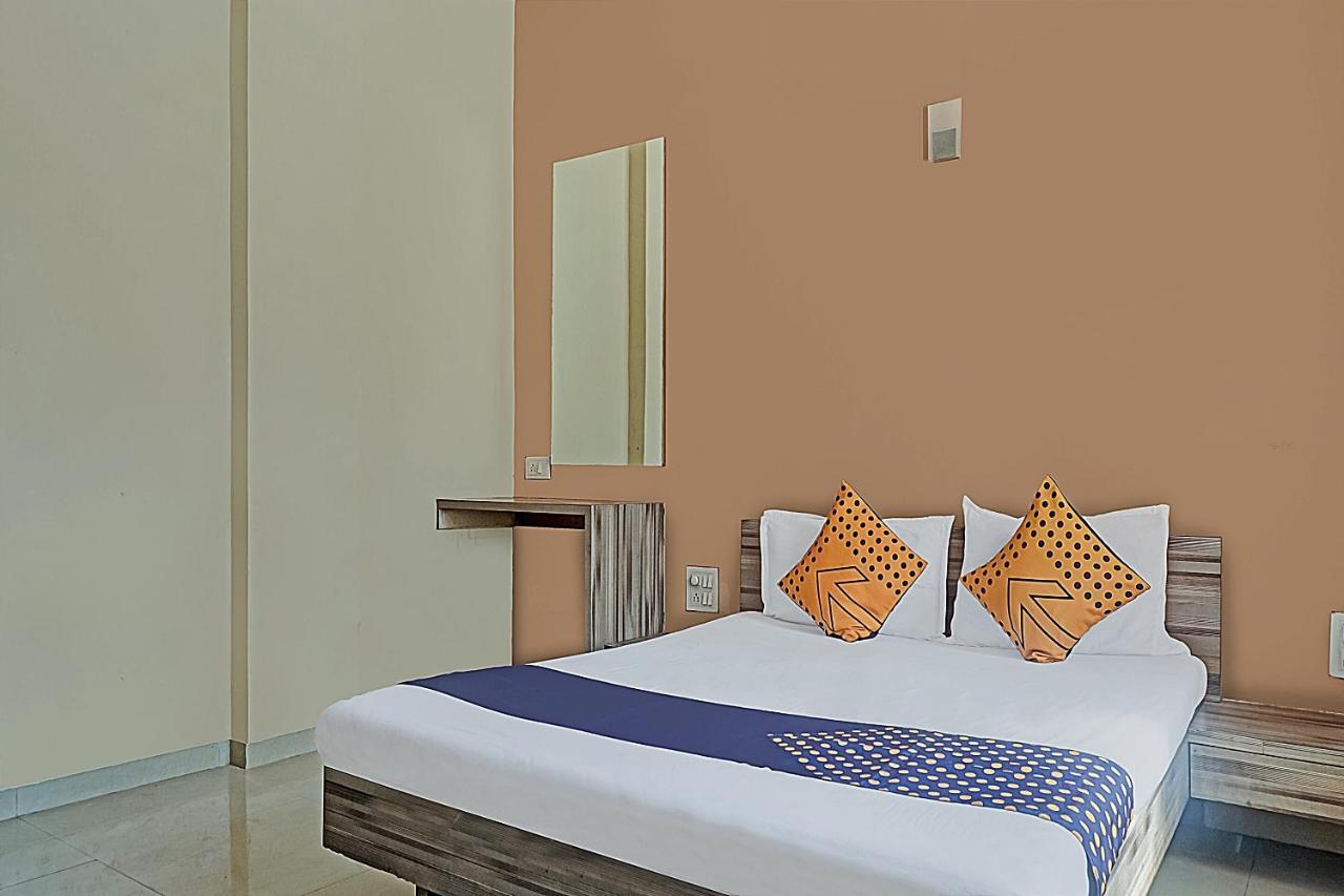 Oyo Flagship 75444 Hotel Kinara Lodging & Boarding Mangvadi Kültér fotó