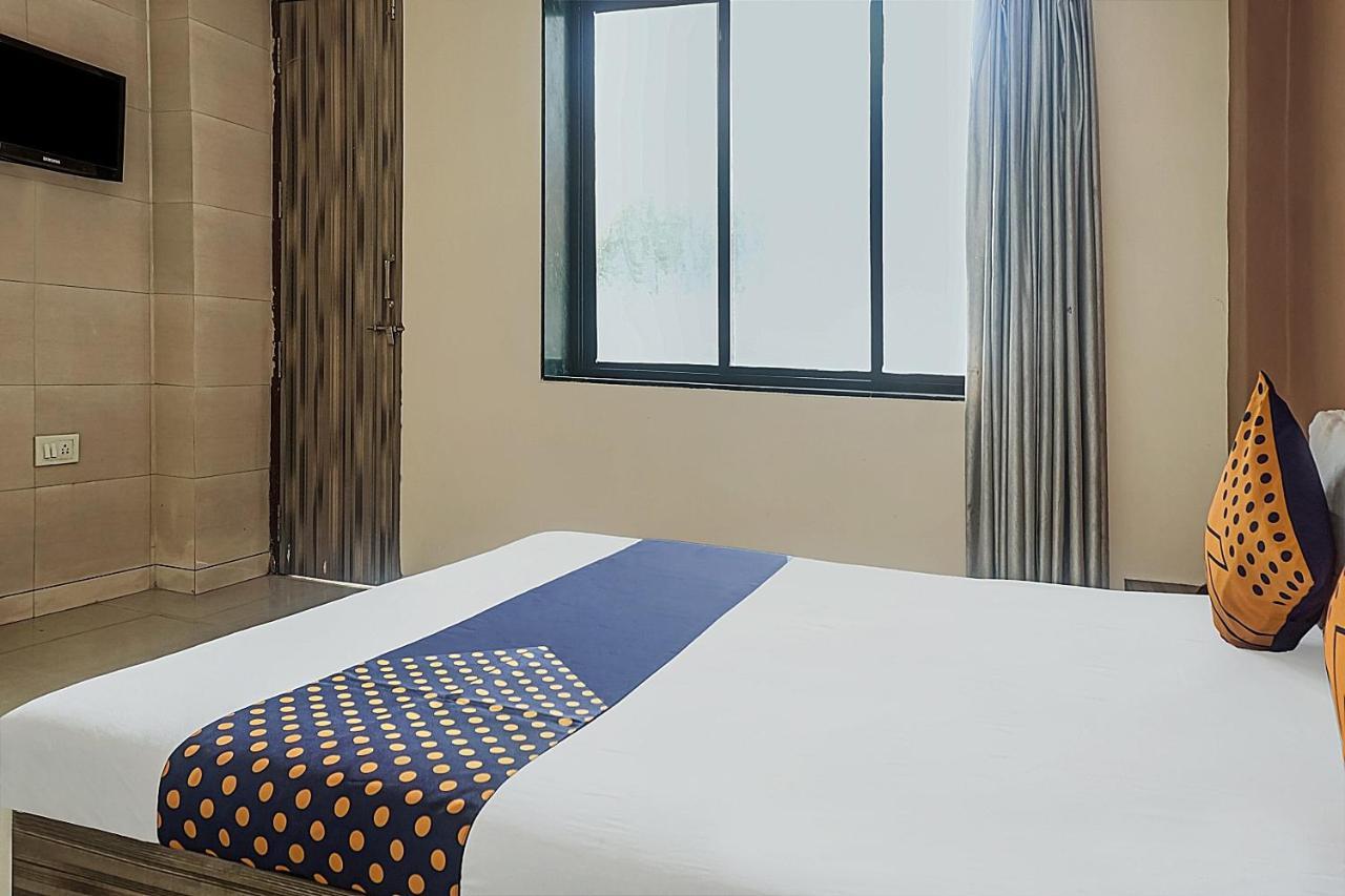 Oyo Flagship 75444 Hotel Kinara Lodging & Boarding Mangvadi Kültér fotó