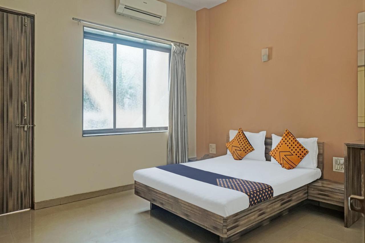 Oyo Flagship 75444 Hotel Kinara Lodging & Boarding Mangvadi Kültér fotó